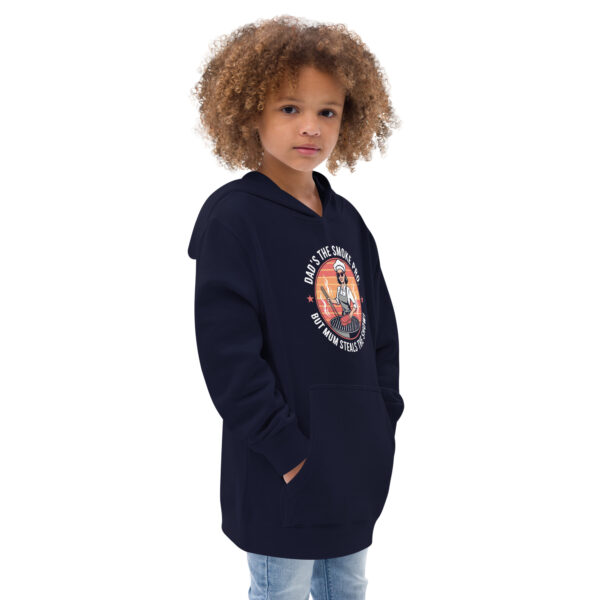 Dad’s the Smoke Pro, But Mum Steals the Show! (Kids Fleece Hoodie) - Image 4