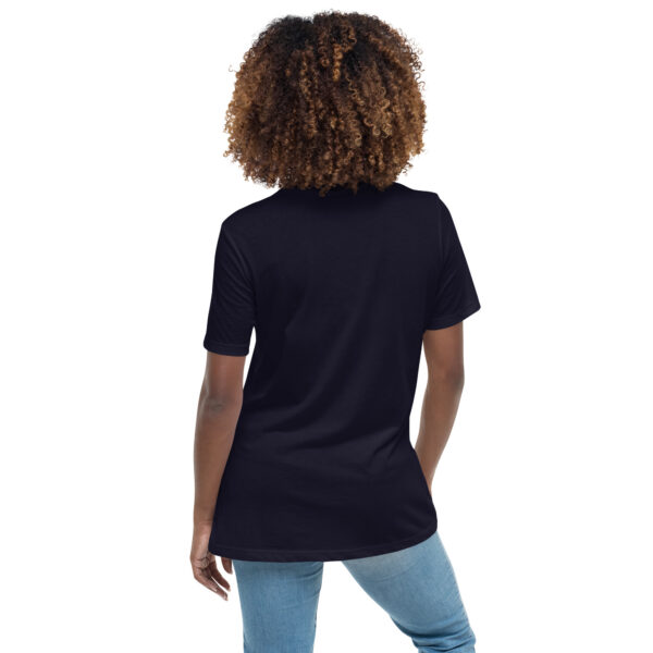 Mum Is Hot on the Grill, Dad’s Chillin’ Still! (Women's Relaxed T-Shirt) - Image 5